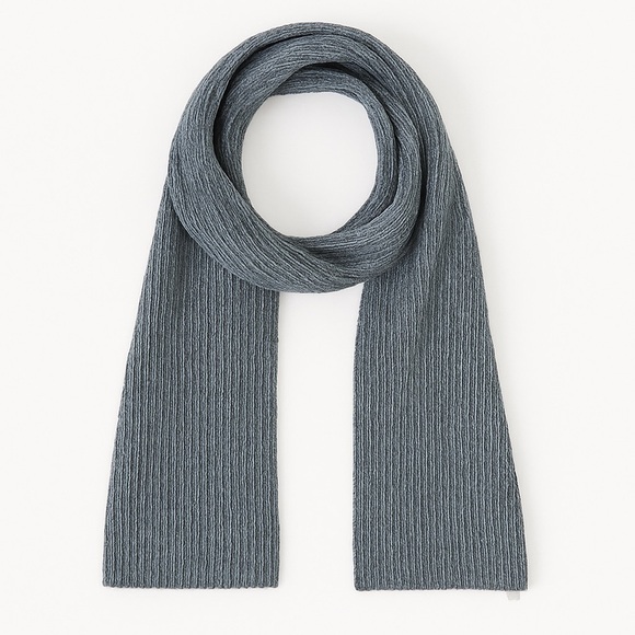 NWT Old Navy Winter Scarf Gray Metallic Fuzzy Knit Cozy travel Wrap One Size - Picture 1 of 5